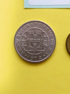 外国コイン　モザンビーク　(Rー６１３)　２０エスクード硬貨　１９７２年