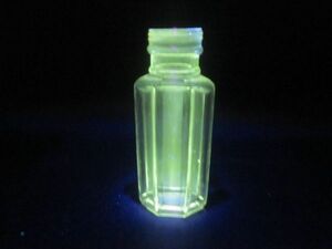 蔵出し　当時物　高さ20.6センチ　和硝子　水飴瓶　ガラス瓶　透明硝子　蓋付　空瓶　ウラン硝子　六角瓶　昭和レトロ