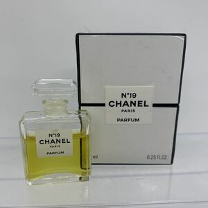 香水 CHANEL シャネル　N°19 7.5ml ミニ香水　2103C37X
