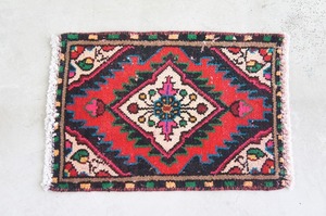 イランハマダン ペルシャ絨毯47cm×35cm/ハンドメイド/手織り絨毯/ヴィンテージラグマット/オールドラグ/トライバルラグ/ギュル/玄関マット