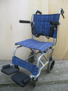 ◆カワムラ 折り畳み車椅子◆KAWAMURA 約41×80×H79㎝ リハビリ 自宅 病院 老人施設 介助用 介護 介護用品 リハビリ 車いす♪G-20413カ