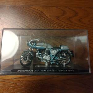 DUCATI 750 SUPER SPORT DESMO 1974　1/24 IXO