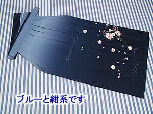 化繊 おしゃれな 女性用 袴(刺繍あり) 中古　お安くどうぞ(ふー75)