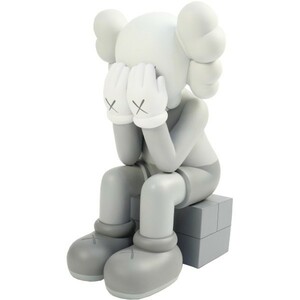 カウズ KAWS ×MEDICOM TOY COMPANION Passing Through フィギュア 2013年モデル 灰 Size【フリー】 【中古品-ほぼ新品】【中古】