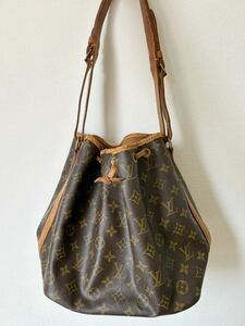 【 1円スタート！中古品 】LOUIS VUITTON ルイヴィトン プチノエ ショルダーバッグ ハンドバッグ バケツ バケット 巾着 モノグラム M42226