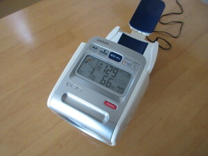 オムロンデジタル自動血圧計 HEM-1020
