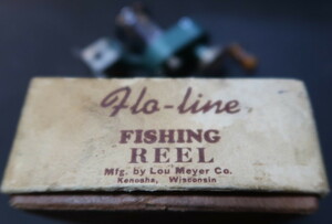 Flo - line fishing reel ヴィンテージ 投げる時はスピニング、巻く時はベイトリール 　　ベイト / スピニング 箱付き