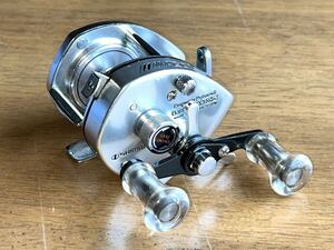 【SHIMANO バンタム　マグキャスト100SG】自重236グラム ＆【SAURUS ショートパワーハンドル】ブラック／クリア／ザウルス／Bantam MAGCAST