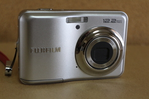 美品 フジ 富士フィルム FUJI A220 12.2メガ コンパクトデジタルカメラ　動作確認済