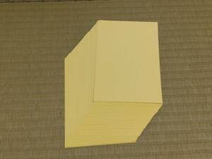 【100枚入】（送料出品者負担）はがき大用紙（100×148mm）　ひまわり色、無地　少し薄い　　案内状、挨拶状、QSLカード用紙