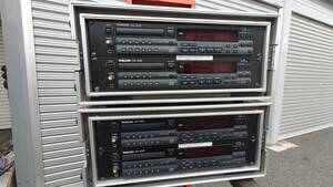 TASCAM CD450 ２台　写真のラックの上のもの