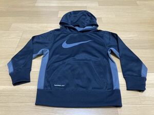 ナイキ トレーナー　135センチ　130 140 トップス　キッズ　ジュニア　男の子　スポーツ　パーカー　子供用 NIKE