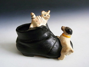 陶製 キッチュな黒靴の猫と犬 ◆ オールドジャパン