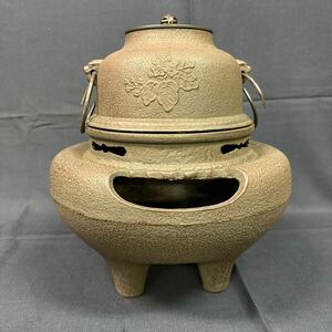 ◆茶道具 風炉釜 重さ約8.3kg 茶釜 鉄器 茶席 煎茶道具 伝統工芸 金属工芸 昭和レトロ アンティーク 163-42