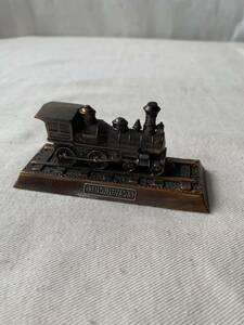 日本製 小さな蒸気機関車の置物 コレクションアンティークビンテージ古道具当時物昭和レトロオブジェ収集飾りインテリアディスプレイ雑貨