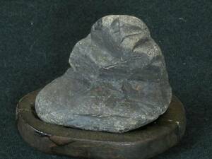《ミニ水石・山形石》◆岩山■左右4．7cm/重さ47g