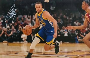 ☆ステフィン・カリー　直筆サインフォト/写真　NBAチャンピオン4回　シーズンMVP2回　ゴールデンステイト・ウォリアーズ