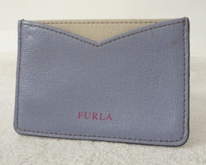 フルラ　FURLA　レザー　ライトブルー　ベージュ系　定期入れ　名刺入れ　パスケース