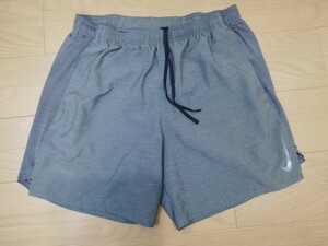 “NIKEナイキ“【DRI - FIT サイドメッシュ切り替えショートパンツ】XL サイズ　杢グレー