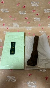 越南（伽羅）タトウ紙付　36.6g 香木 香道具 茶道具 伽羅 六国五味 香道 ベトナム産 聞香 聞香用香木 樹脂分の多い沈香