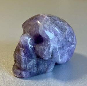 アメジストのスカル 紫水晶の髑髏 骸骨 置物インテリア パワーストーン 幸運 ラッキー 天然石 魔除 お守 クリスタル クォーツ 浄化