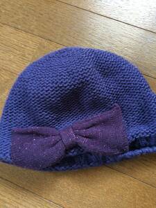 紫　ラメリボン付きのニット帽　milsa 56㎝～58㎝アクリル100%　中国製