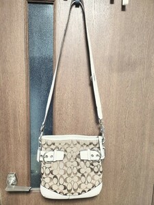 COACH、コーチ、ショルダーバッグにもハンドバックにもなる便利バック♪　　可愛いバック♪ レザー