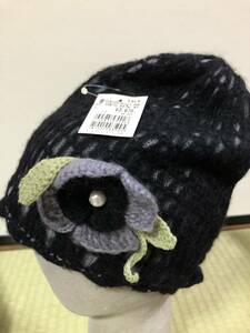 可愛いニット編み帽子　レース編み　お花モチーフ付き(取可) 林八百吉　　レディース帽子　グレー×黒