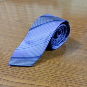 MAJI　マジ　ネクタイ　ストライプ柄　レジメンタル柄　パープル紫色　シルク１００％　スリムタイ　リクルートスタッフィング