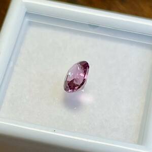 天然　未処理　ロードライトガーネット　ルース　オーバルカット　0.800ct　虹　裸石　宝石　新品未使用