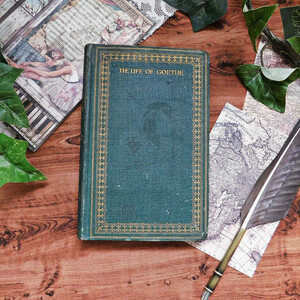 *+19－20世紀初頭　ゲーテの伝記　英国の古書　ヴィンテージ本　アンティークブック　洋書　ディスプレイ　シャビーシック　深緑　イギリス