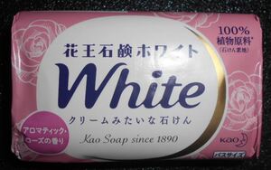 花王石鹸ホワイト アロマティック・ローズの香り kaoバスサイズ クリームみたいな石けん 100%植物原料(石けん素地) スクワラン配合 新品1個