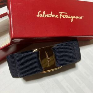 Salvatore Ferragamo サルヴァトーレフェラガモ コットン ヴァラリボン バレッタ レディース ネイビー　ヘアアクセサリー