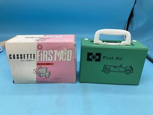 【A5147O015】昭和レトロ　救急箱　First Aid カセット救急セット　当時物 18×12×7センチ