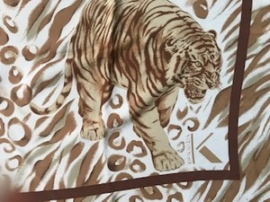 KRIZIA クリッツィア 豹/タイガー柄シルクスカーフ 大判四角形スカーフ　中厚地　ほぼ未使用・美品