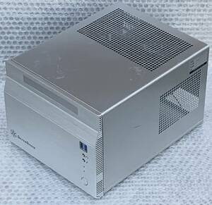 【中古】SilverStone SST-SG06S-LITE Mini-ITX対応 キューブ型ケース 300W SFX電源付 / SST-ST30SF V1.0 セミファンレス SG06-LITE 