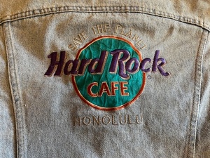 ★LeeコラボHard Rock CAFE HONOLULU HAWAI ハワイ★ 90s USA製 Lee ⅹ ハードロックカフェ 背中にロゴ刺繍 Gジャン アメリカSサイズ