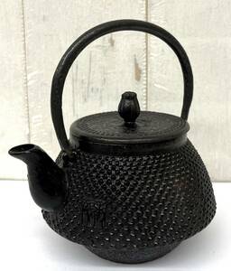 伝統工芸 工芸品 工芸美術 ＊在銘 銘あり 鉄製 摘 茶こし付 茶漉 鉄急須 急須 鉄器 霰文 あられ 茶入 茶注 茶道 茶道具 茶器 古物 古道具