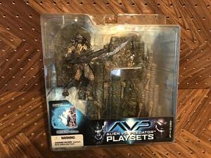 McFarlane Toys　マクファーレントイズ　エイリアンVSプレデター　PREDATOR WITH BASE　フィギュア　未開封