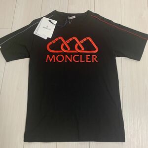 定価37,400円 新品 未使用 モンクレール 半袖 メンズ Tシャツ XS～Sサイズ タグ付き ブラック 黒 MONCLER モンクレ トップス カラビナ