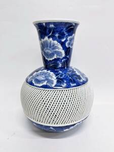 有田焼 琴峰 花瓶 網目透かし 花器 花入れ 花生け フラワーベース 置物 インテリア 壺 牡丹柄 青 ブルー 染付き 飾り壺