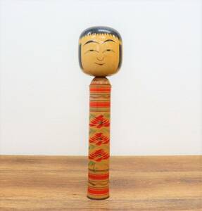 佐藤文吉 作 こけし/伝統こけし 高さ約31.5cm 在銘/銘有 置物/置飾り 人形/日本人形 和物/和風 工芸品/民芸品/伝統工芸 『W1031-46』