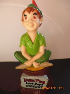 ピーターパン　Peter Pan ビンテージ貯金箱　Vintage Plastic Piggy Bank レアな貴重品　Lost Boys , Hideout