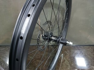 26インチMTB・DH用リアホイール　カーボンリム × Hadleyハブ　150x12スルーアクスル　数回使用したのみ　ブレーキディスク付き