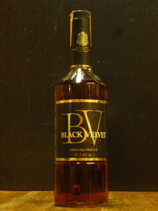 「BLACK VELVET」”BV” 1971年紙封（53年昔）ブラック・ベルベット CANADIAN WHISKY 4/5QUART 75cl 43% コーン＆ライ BV-1971-1234-A