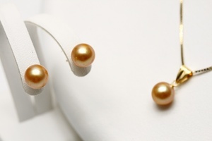 アコヤ真珠パールペンダントトップ/ピアス　2点セット　ゴールドカラー　7.0-7.5mm　K18製