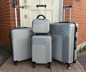 4点セット スーツケース シルバー 軽量 大型 機内持込 在庫処分 B品 旅行 安い お買い得 360°の4輪キャスター自由自在 キャリーバッグ