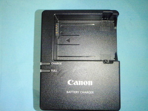 C004-01-⑧ Canon製充電器　LC-E8(コンセント直付けタイプ)