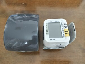 中古　ドリテック　手首式血圧計　BM-100　電池式（単4電池2個）動作確認済み