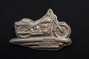 ◎ハーレーダビッドソン ピンバッジ ソフテイル FXSTB ナイトトレイン 2001Model W35mm 厚合金製 Harley Davidson Rcitys Limited1